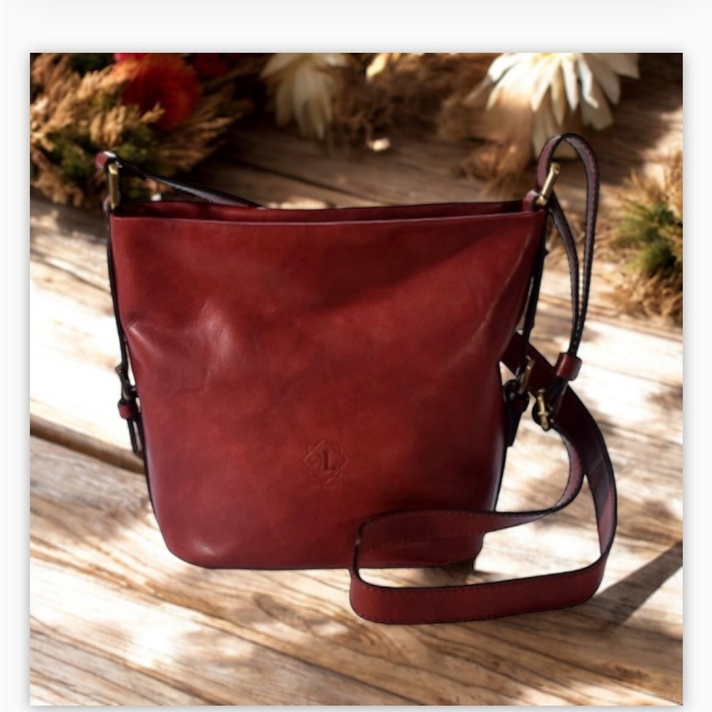 Leonardo Made in Italy
Vacchetta luxury Leather
Bucket Bag Crossbody 600$mrsp